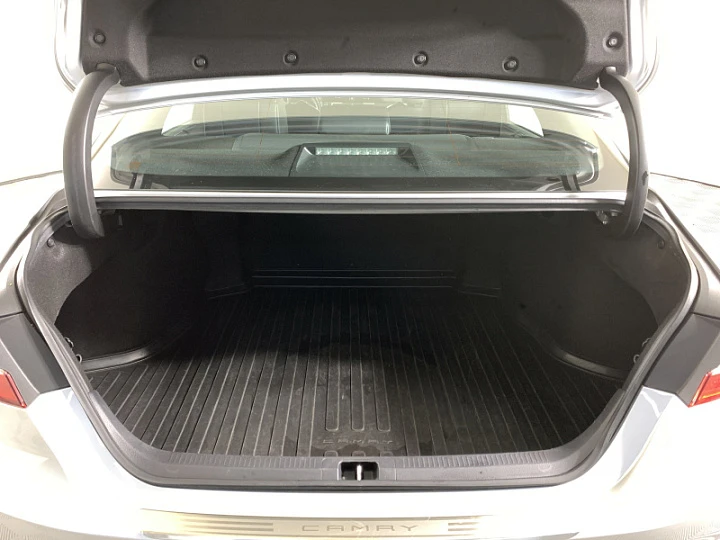 TOYOTA Camry 3.5, 2019 года, Автоматическая, Серебристый металлик