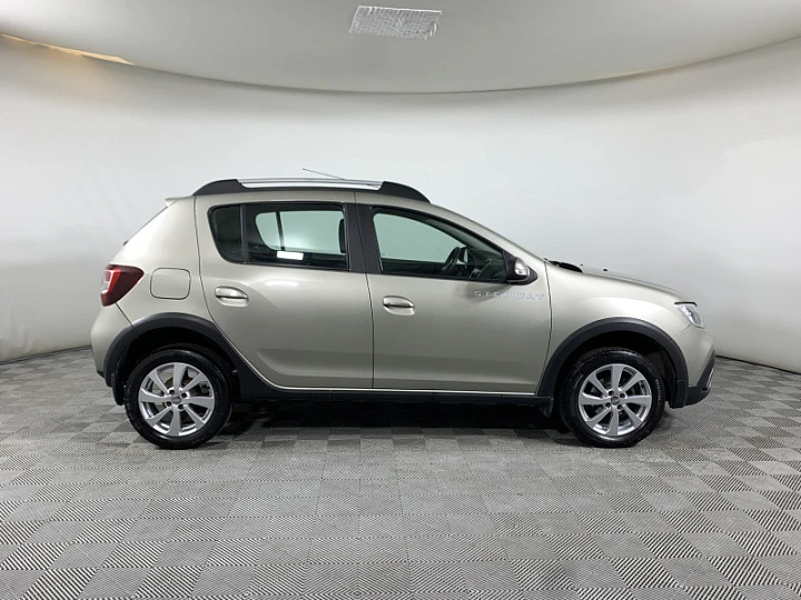 RENAULT Sandero Stepway 1.6, 2019 года, Механика, БЕЖЕВЫЙ