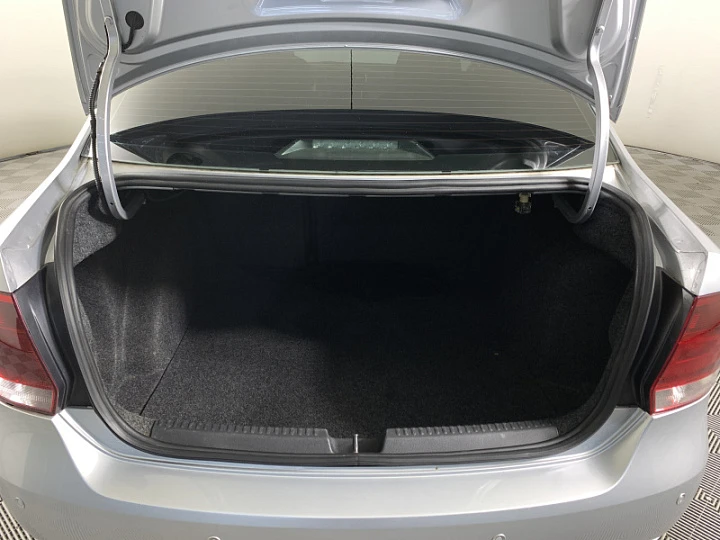 VOLKSWAGEN Polo 1.6, 2011 года, Автоматическая, Серебристый