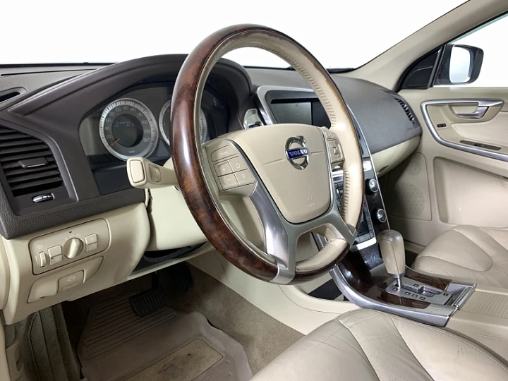 VOLVO XC60 2.4, 2011 года, Автоматическая, КРАСНЫЙ
