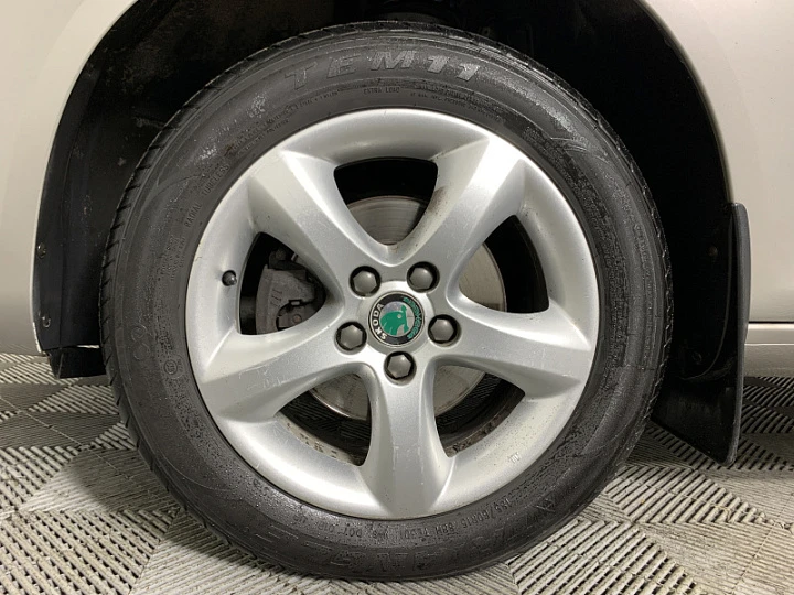 SKODA Fabia 1.6, 2011 года, Автоматическая, СЕРЫЙ