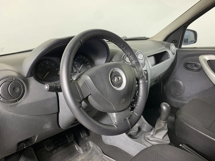 Lada Largus 1.6, 2013 года, Механика, Серебристый