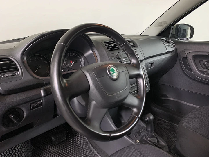 SKODA Fabia 1.6, 2011 года, Автоматическая, СЕРЫЙ