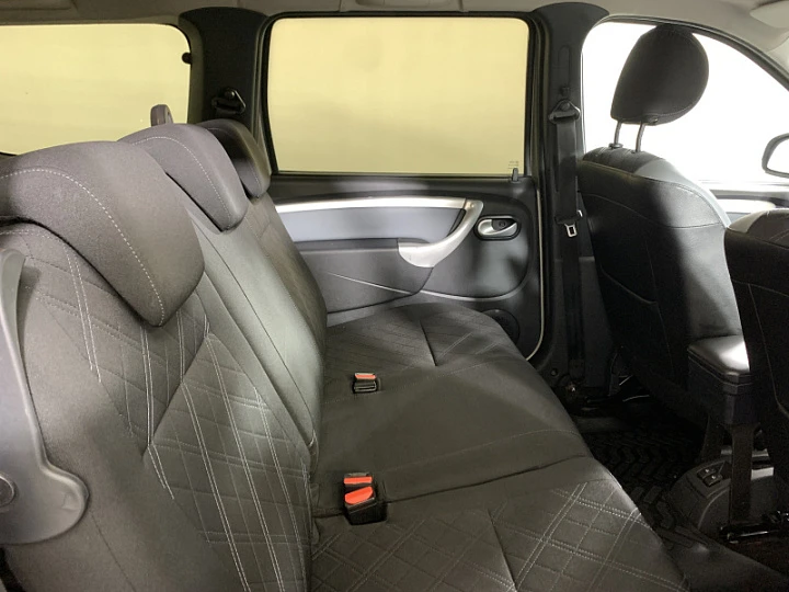 LADA (ВАЗ) Largus Cross 1.6, 2018 года, Механика, Серо-бежевый