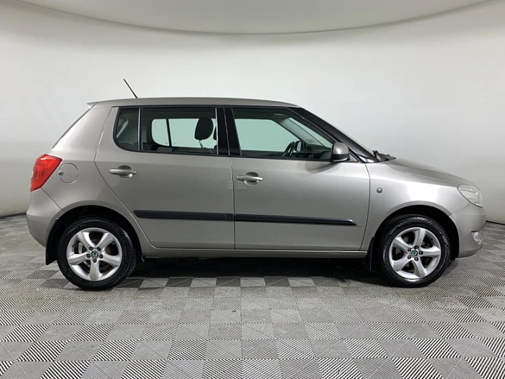 SKODA Fabia 1.6, 2011 года, Автоматическая, СЕРЫЙ