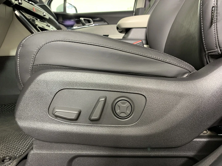KIA Carnival 2.2, 2021 года, Автоматическая, БЕЛЫЙ