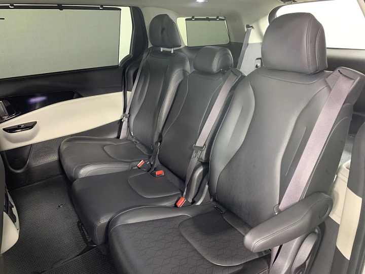 KIA Carnival 2.2, 2021 года, Автоматическая, БЕЛЫЙ