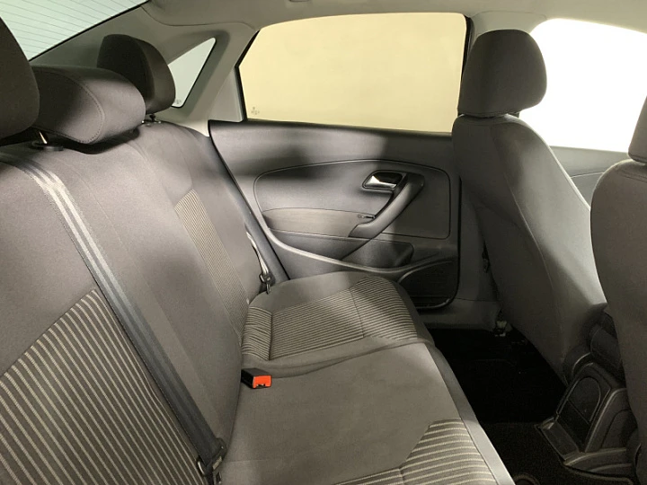 VOLKSWAGEN Polo 1.6, 2011 года, Автоматическая, Серебристый