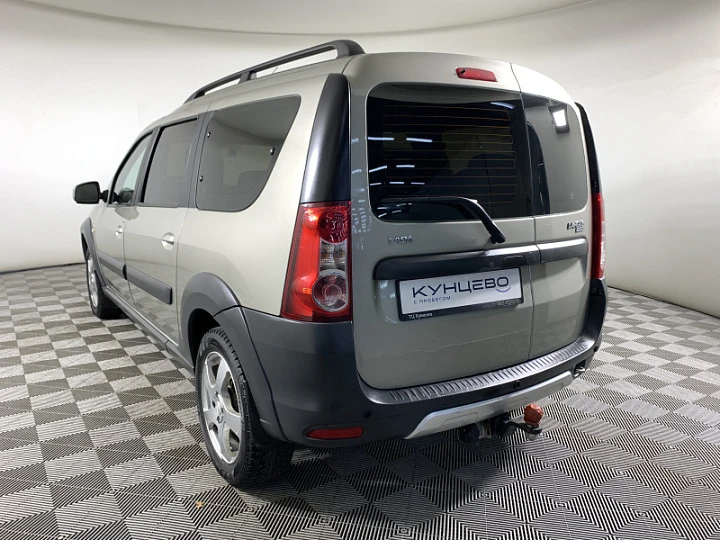 LADA (ВАЗ) Largus Cross 1.6, 2018 года, Механика, Серо-бежевый