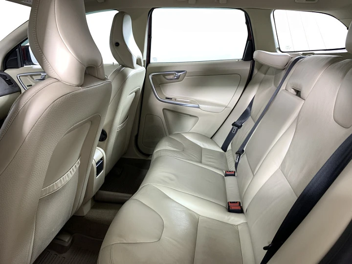 VOLVO XC60 2.4, 2011 года, Автоматическая, КРАСНЫЙ