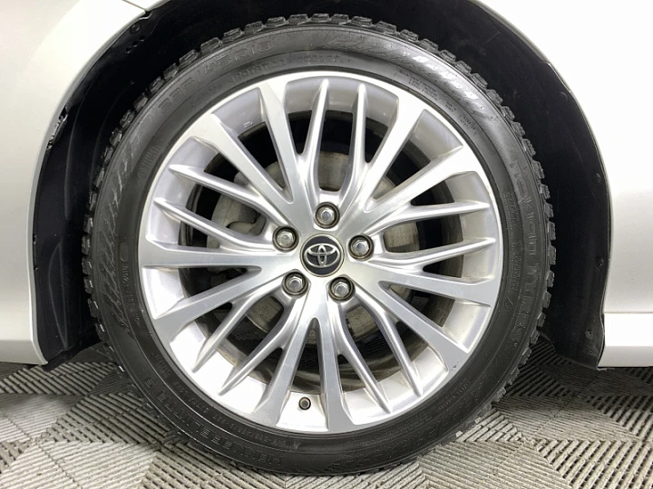 TOYOTA Camry 3.5, 2019 года, Автоматическая, Серебристый металлик