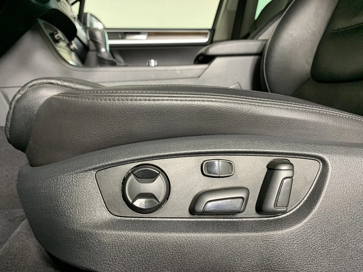 VOLKSWAGEN Touareg 3, 2014 года, Автоматическая, ЧЕРНЫЙ