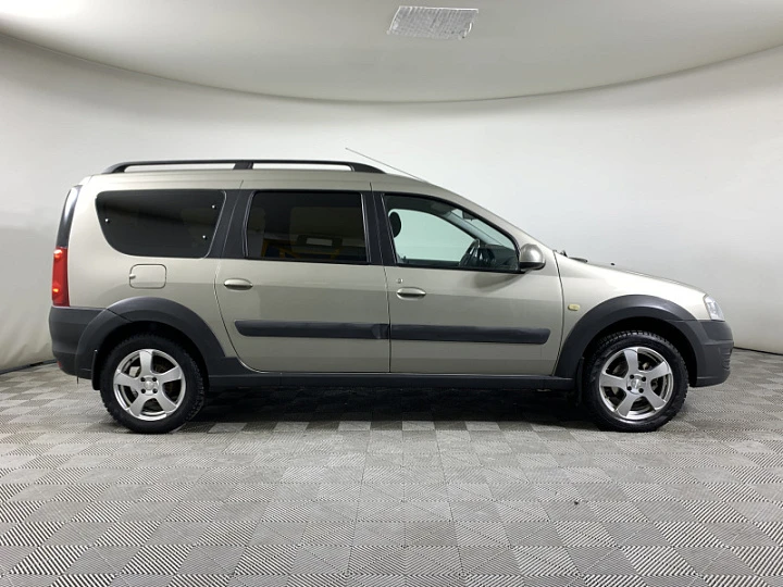 LADA (ВАЗ) Largus Cross 1.6, 2018 года, Механика, Серо-бежевый