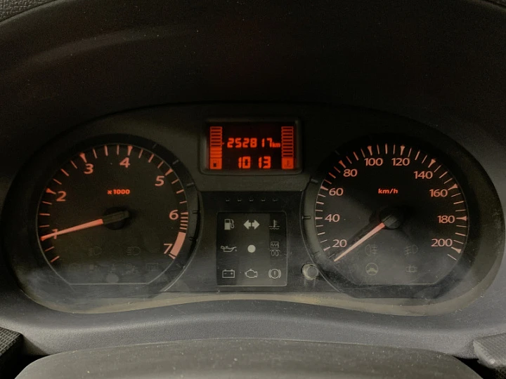 Lada Largus 1.6, 2013 года, Механика, Серебристый