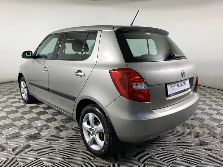 SKODA Fabia 1.6, 2011 года, Автоматическая, СЕРЫЙ