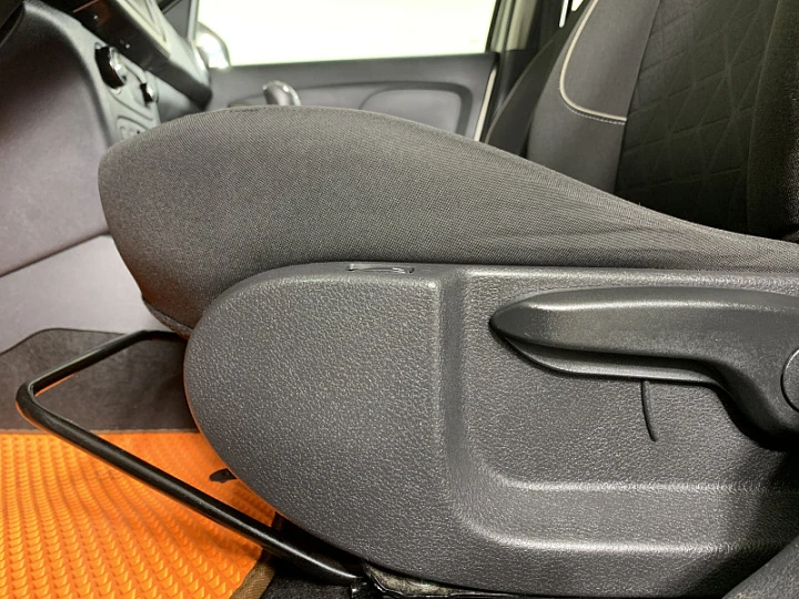 RENAULT Sandero Stepway 1.6, 2019 года, Механика, БЕЖЕВЫЙ