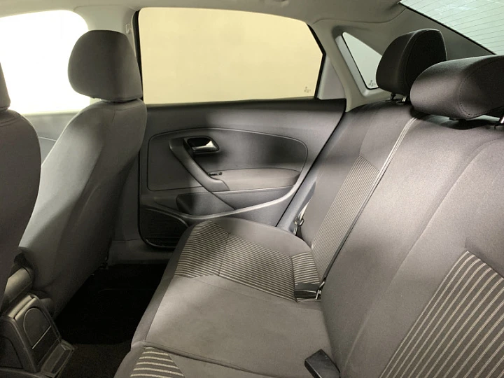 VOLKSWAGEN Polo 1.6, 2011 года, Автоматическая, Серебристый