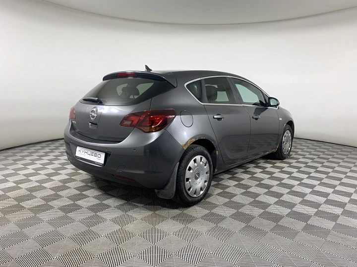 Опель Астра 2011 года