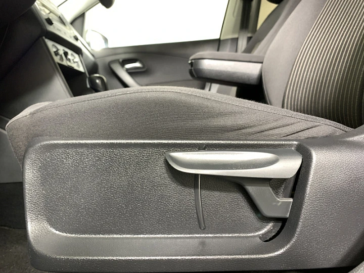VOLKSWAGEN Polo 1.6, 2011 года, Автоматическая, Серебристый